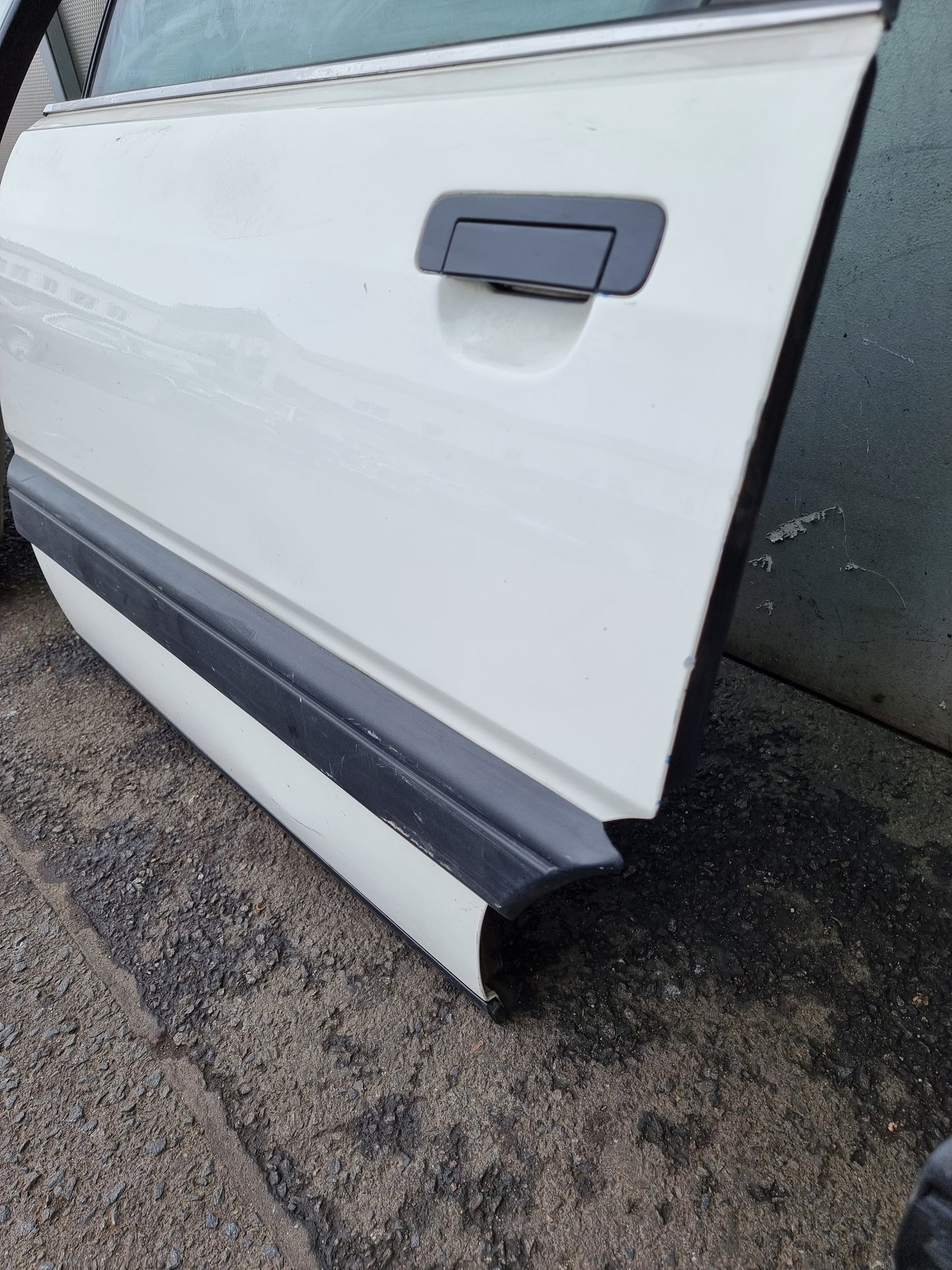 Audi 100 C3 Typ 44 Door driver's side back left used condition