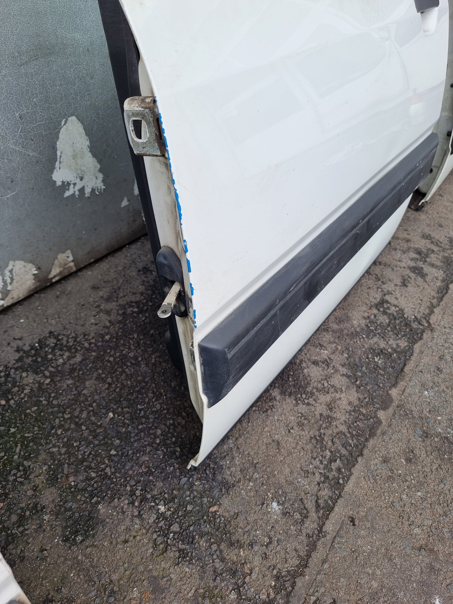 Audi 100 C3 Typ 44 Door driver's side back left used condition
