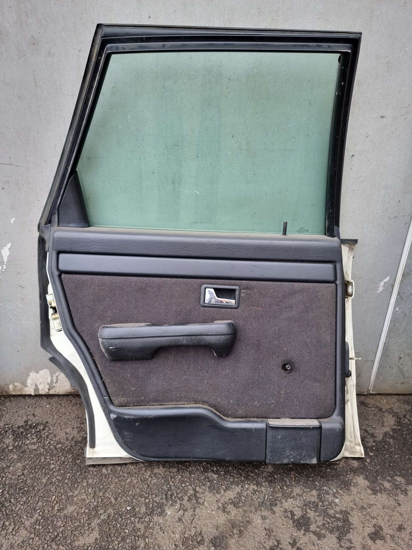 Audi 100 C3 Typ 44 Limousine right side back door used condition