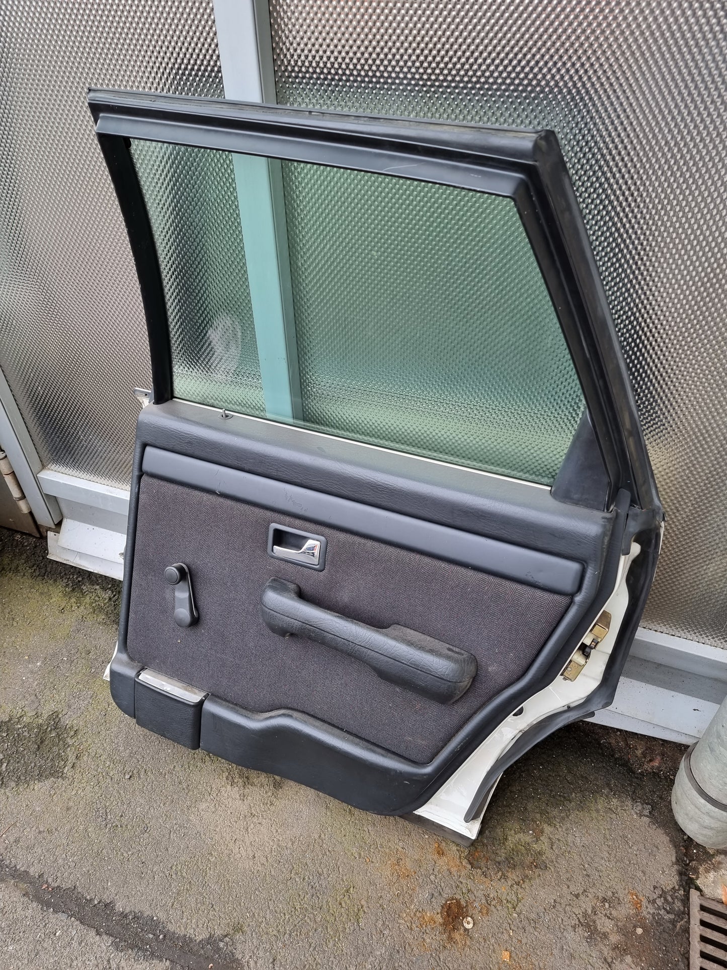 Audi 100 C3 Typ 44 Door driver's side back left used condition